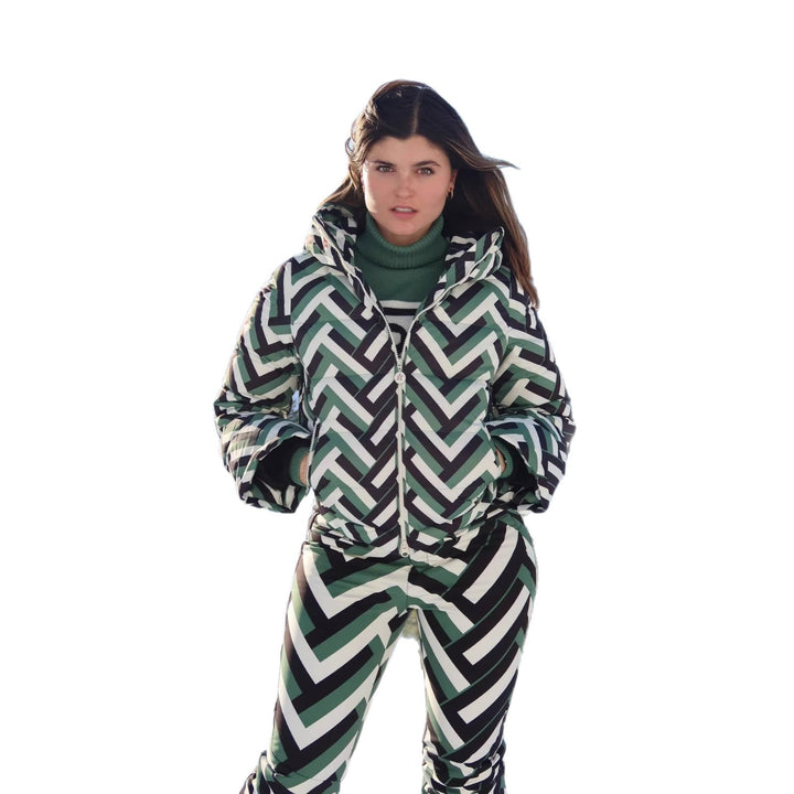 Kvinnors mode quiltad jacka med huva och iögonfallande geometriskt mönster Mirla-Eva Jonsson