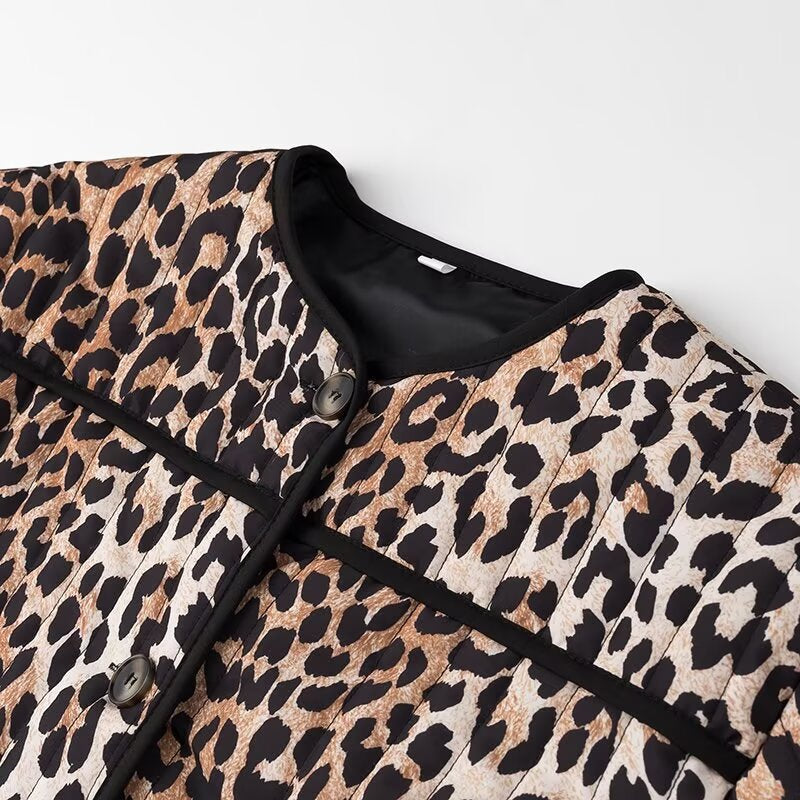 Kvinnors modejacka i trendigt leopardmönster Mirla-Eva Jonsson