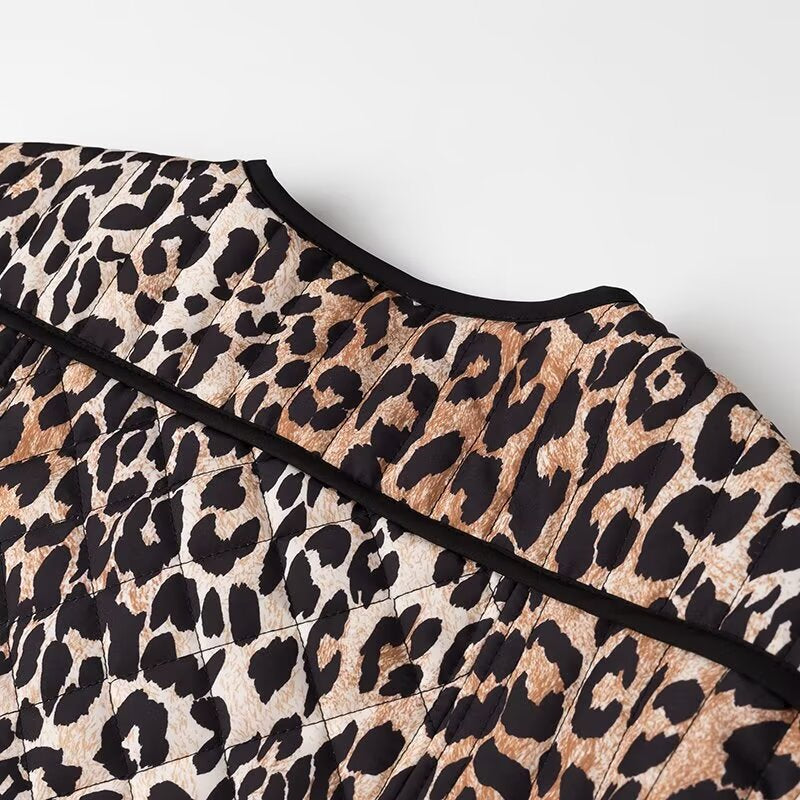 Kvinnors modejacka i trendigt leopardmönster Mirla-Eva Jonsson