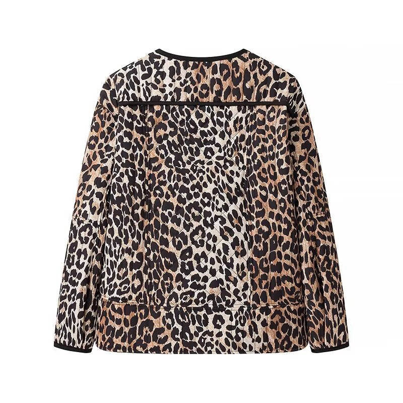 Kvinnors modejacka i trendigt leopardmönster Mirla-Eva Jonsson