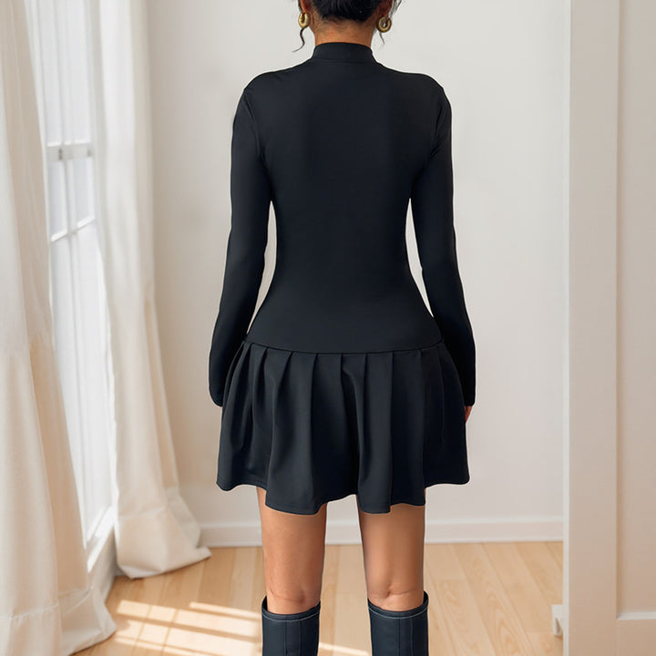 Kvinnors modemedvetna omlottskirt med elegant ståkrage och dekorativa knapprad Mirla-Eva Jonsson