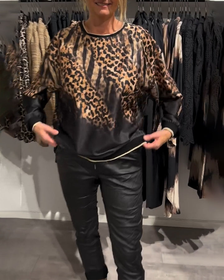 Kvinnors modemedvetna tröja med trendigt leopardmönster Mirla-Eva Jonsson