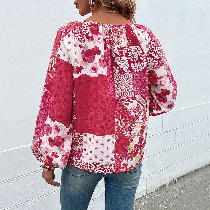 Kvinnors moderiktiga blus med blommönster och avslappnad design Mirla-Eva Jonsson