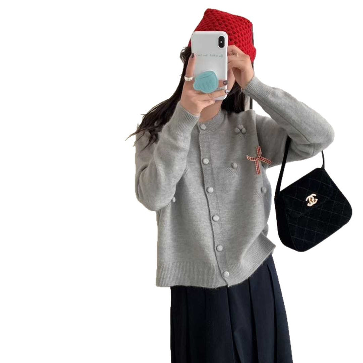 Kvinnors moderiktiga cardigan med dekorativa detaljer Mirla-Eva Jonsson