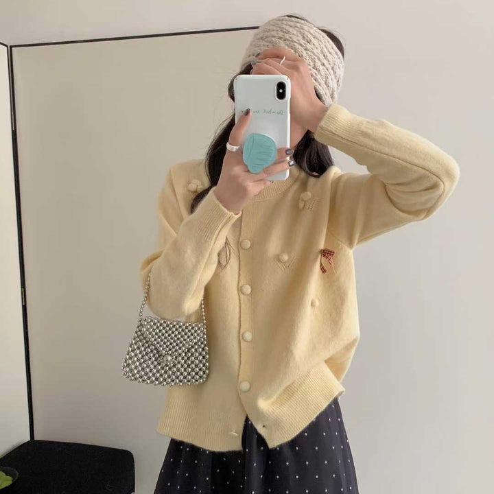Kvinnors moderiktiga cardigan med dekorativa detaljer Mirla-Eva Jonsson