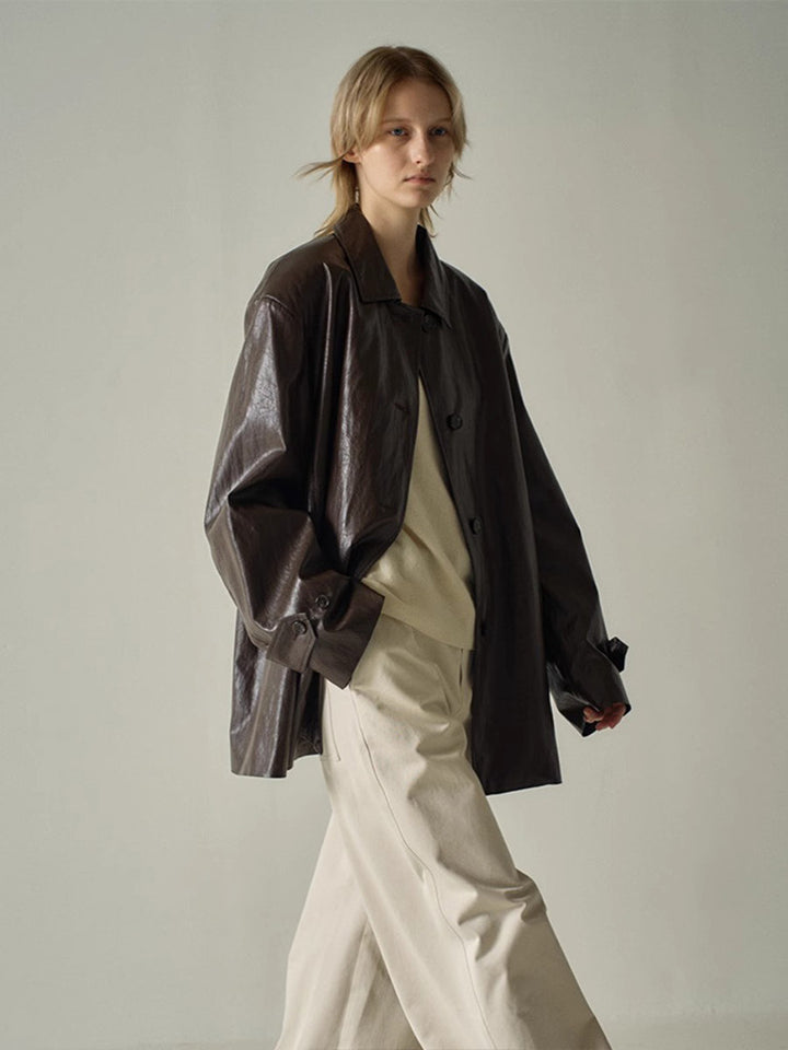 Kvinnors moderiktiga faux läderjacka med oversized passform Mirla-Eva Jonsson