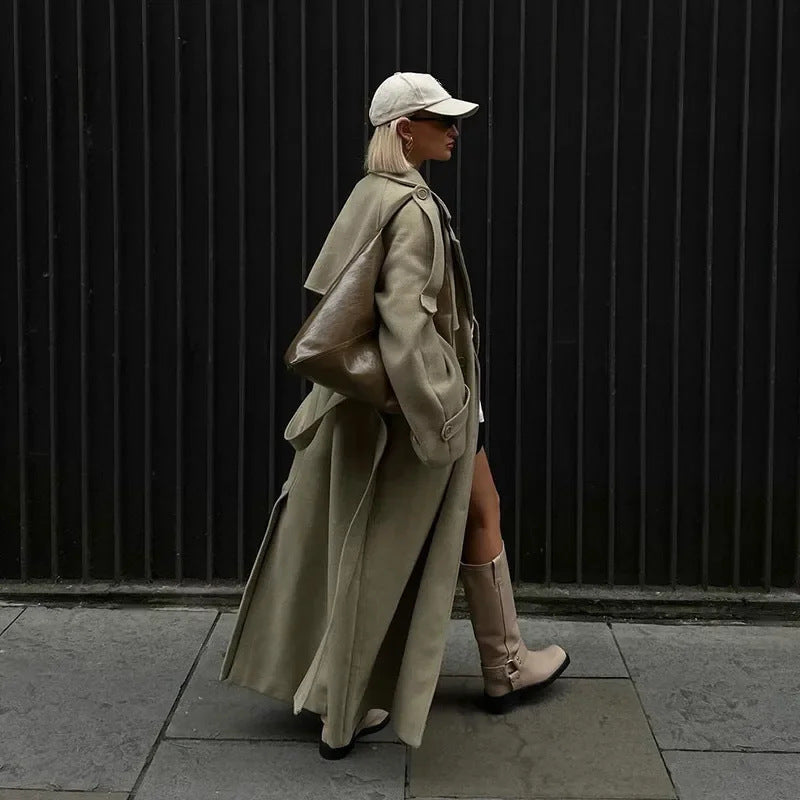 Kvinnors moderiktiga oversized kappa med justerbart bälte Mirla-Eva Jonsson