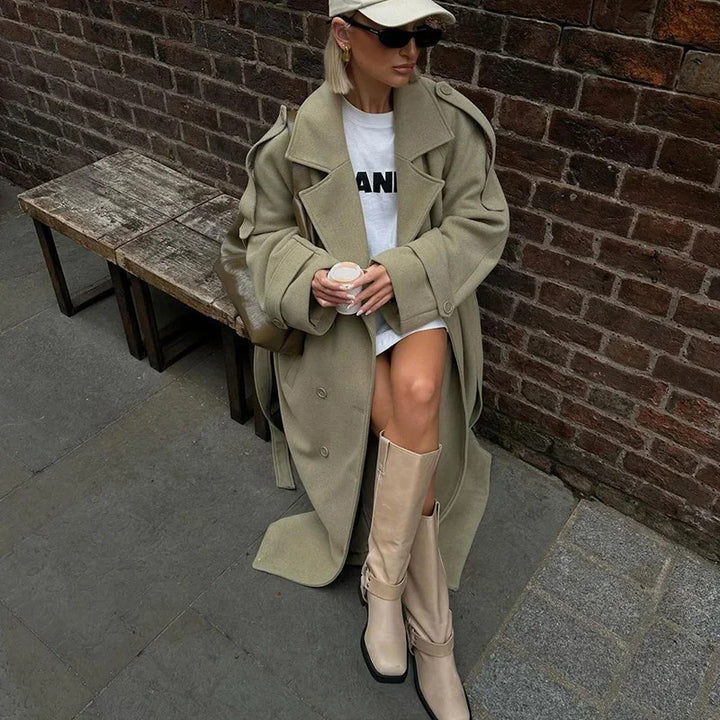 Kvinnors moderiktiga oversized kappa med justerbart bälte Mirla-Eva Jonsson