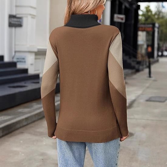 Kvinnors moderiktiga stickade tröja med hög krage och geometrisk design Mirla-Eva Jonsson