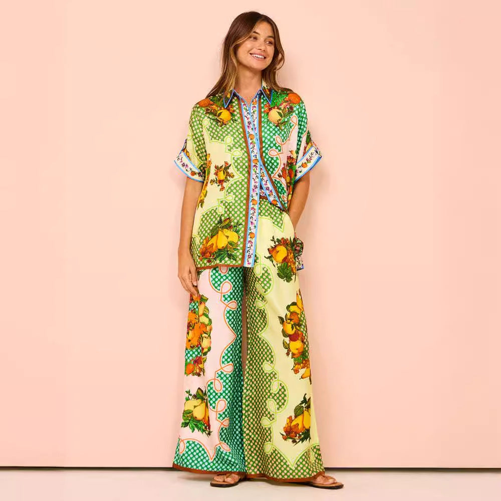 Kvinnors moderiktiga tvådelade outfit i färgglad lapptäcksstil Mirla-Eva Jonsson