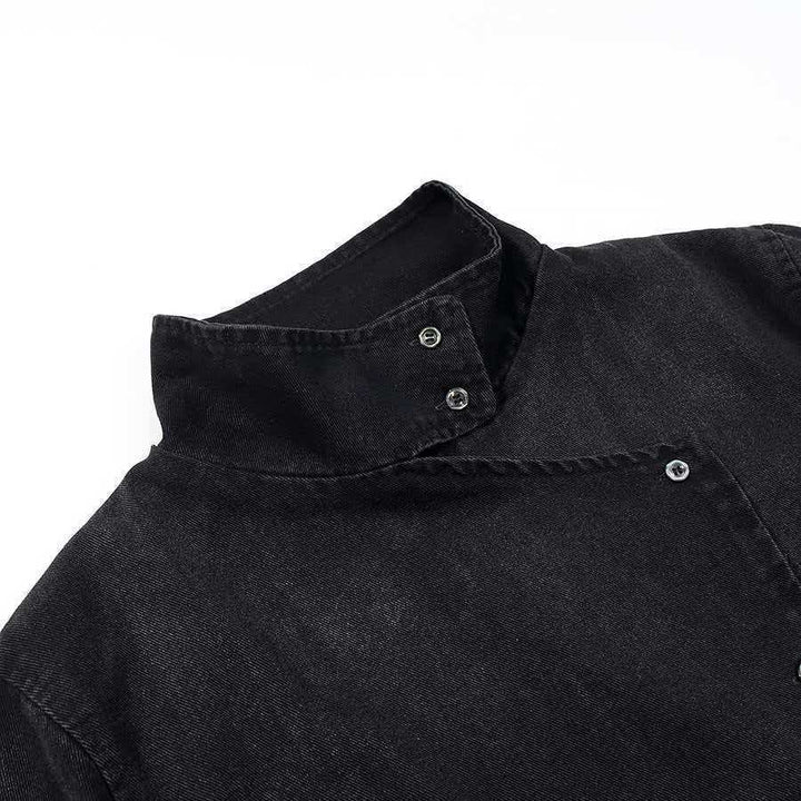 Kvinnors modern denimjacka med asymmetrisk krage och praktiska tryckknappar Mirla-Eva Jonsson