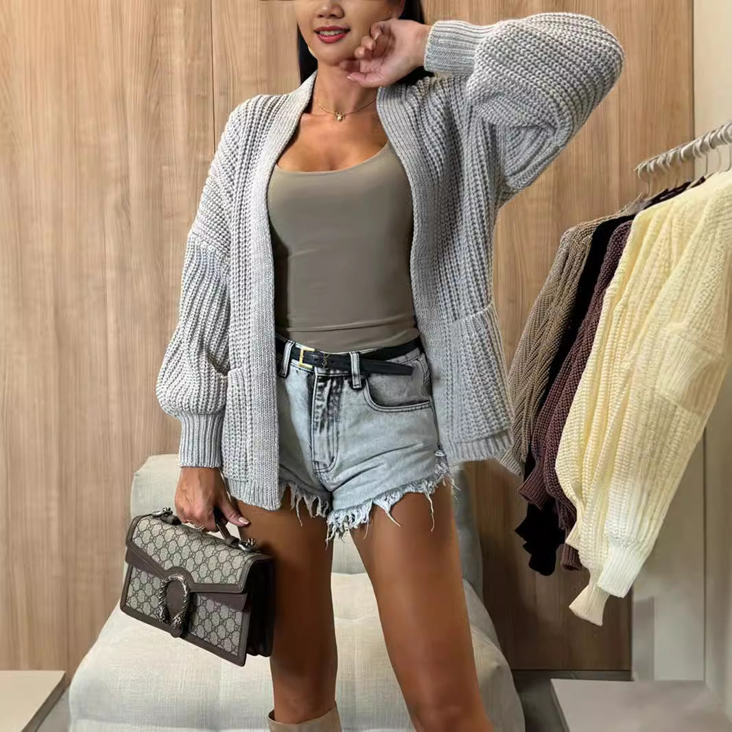 Kvinnors moderna cardigan med voluminösa ärmar och fickor Mirla-Eva Jonsson
