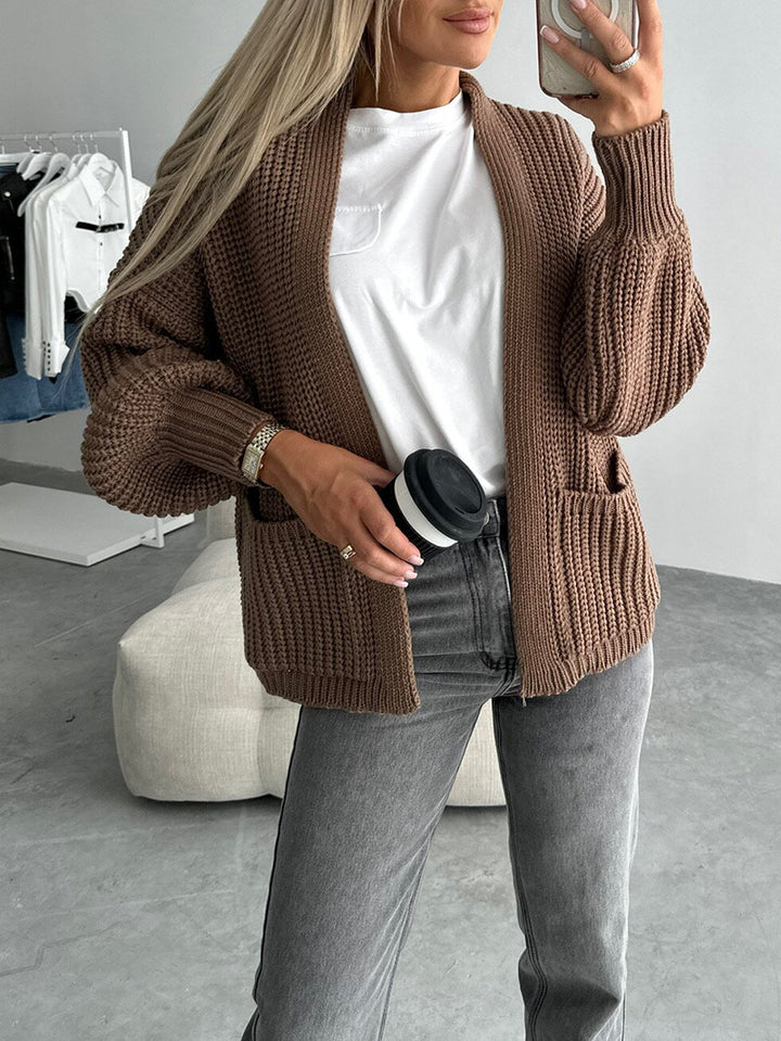 Kvinnors moderna cardigan med voluminösa ärmar och fickor Mirla-Eva Jonsson