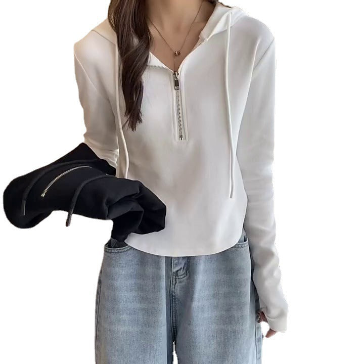 Kvinnors moderna hooded skjorta med kort dragkedja Mirla-Eva Jonsson