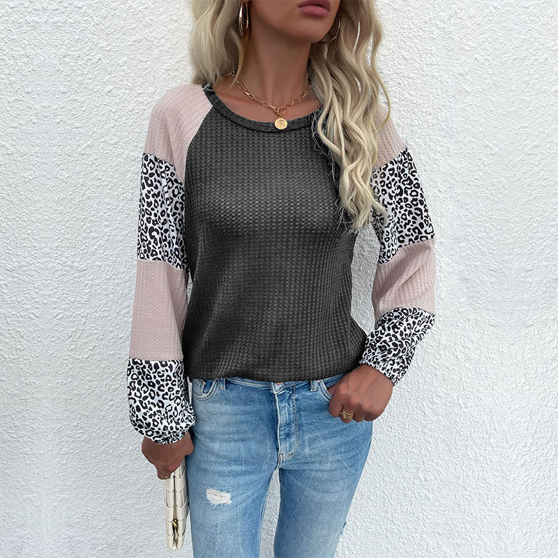 Kvinnors moderna topp med djurmönster och eleganta puffärmar Mirla-Eva Jonsson