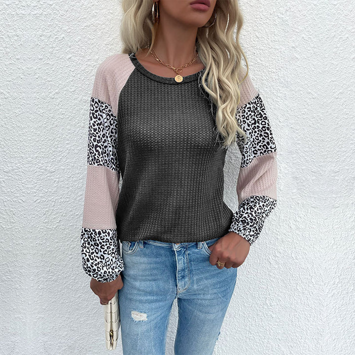 Kvinnors moderna topp med djurmönster och eleganta puffärmar Mirla-Eva Jonsson