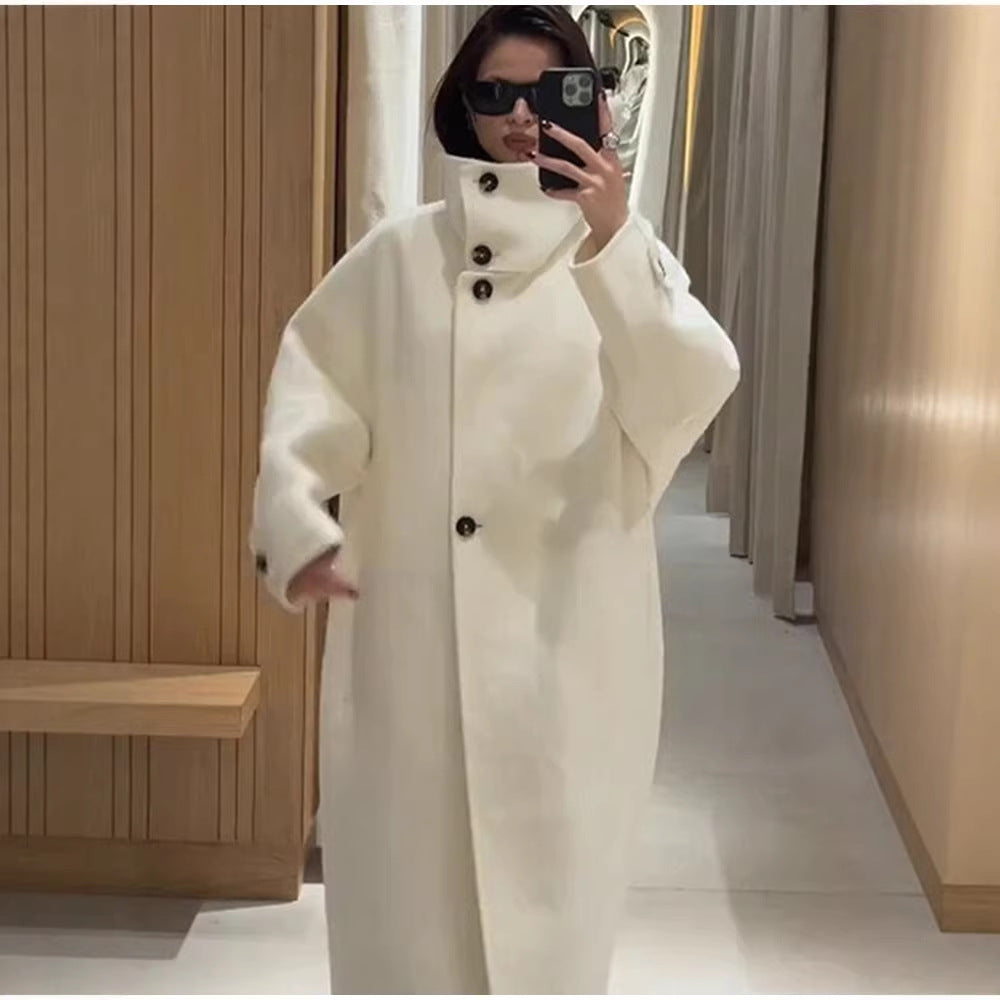 Kvinnors modetrendiga oversize kappor med hög krage Mirla-Eva Jonsson