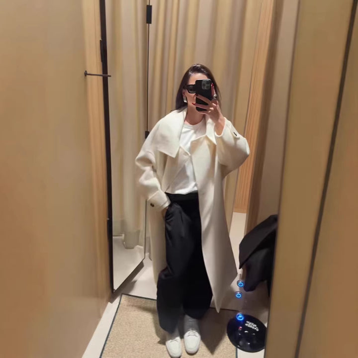Kvinnors modetrendiga oversize kappor med hög krage Mirla-Eva Jonsson