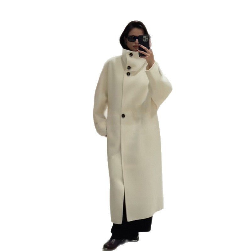 Kvinnors modetrendiga oversize kappor med hög krage Mirla-Eva Jonsson