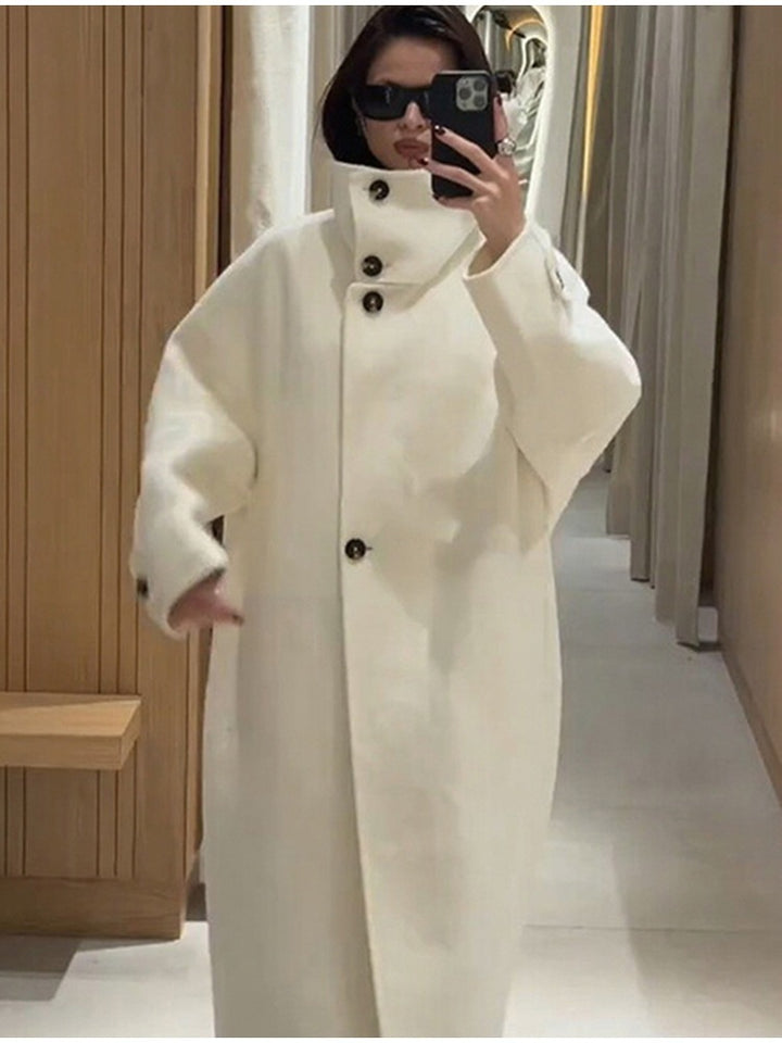 Kvinnors modetrendiga oversize kappor med hög krage Mirla-Eva Jonsson