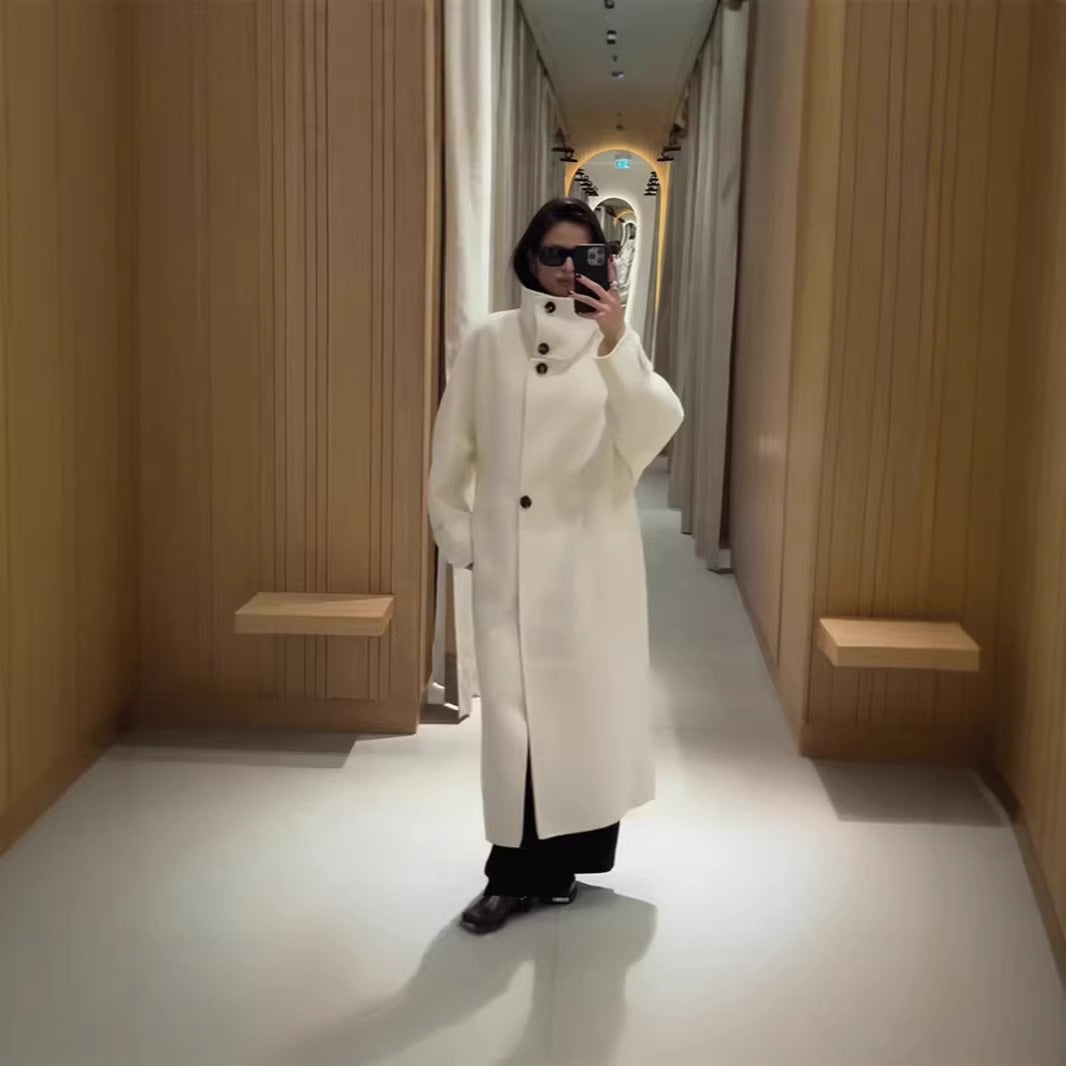 Kvinnors modetrendiga oversize kappor med hög krage Mirla-Eva Jonsson