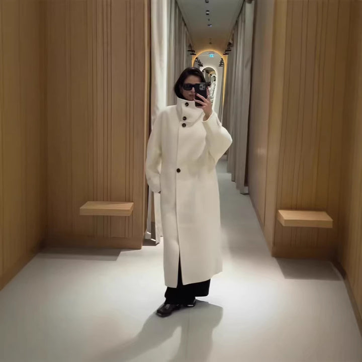 Kvinnors modetrendiga oversize kappor med hög krage Mirla-Eva Jonsson