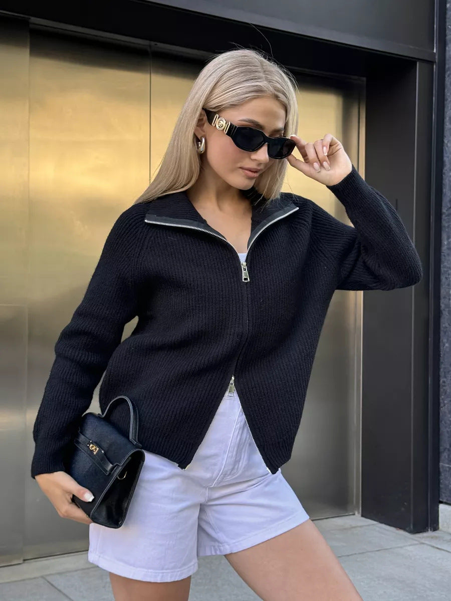 Kvinnors modiga chunky stickad tröja med hög krage och full dragkedja Mirla-Eva Jonsson
