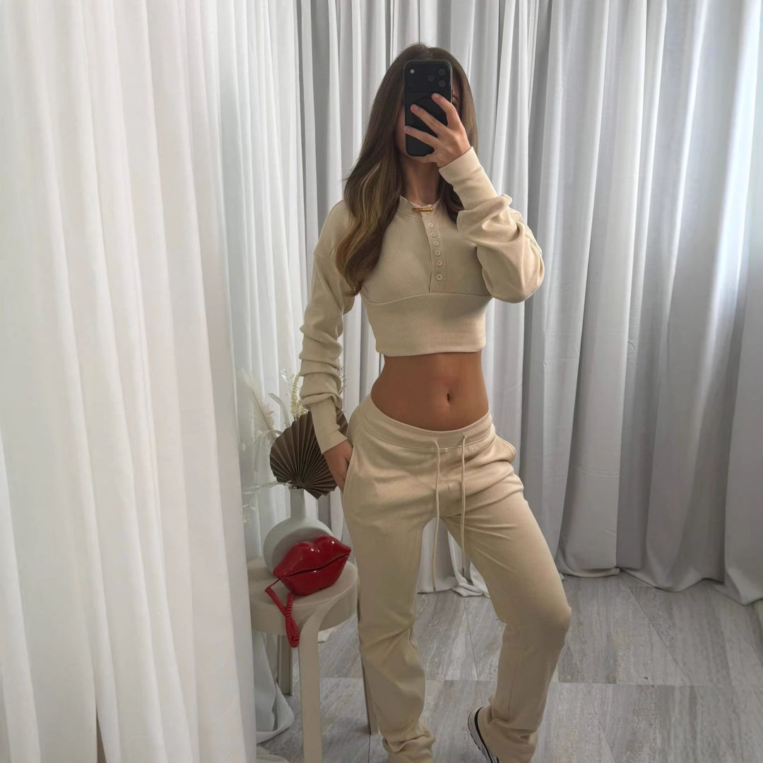 Kvinnors mönstrade loungewear-set med croppad topp och bekväma joggers Mirla-Eva Jonsson
