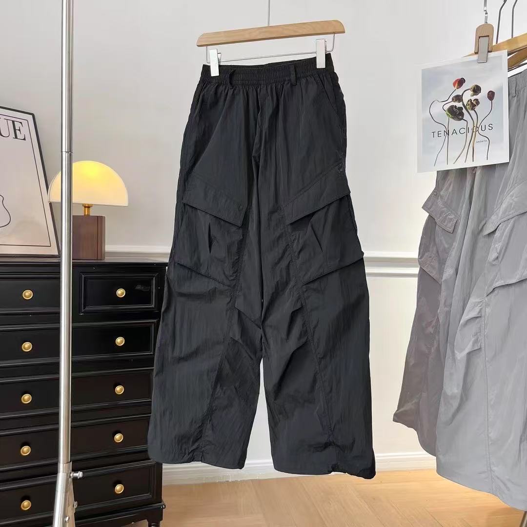 Kvinnors multifunktionella cargobyxor med elastisk midja och praktiska fickor Mirla-Eva Jonsson