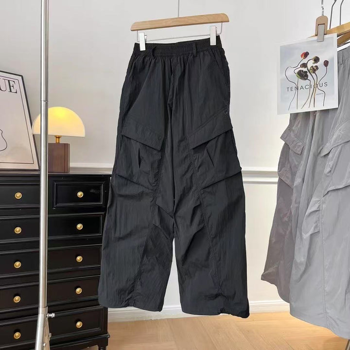 Kvinnors multifunktionella cargobyxor med elastisk midja och praktiska fickor Mirla-Eva Jonsson