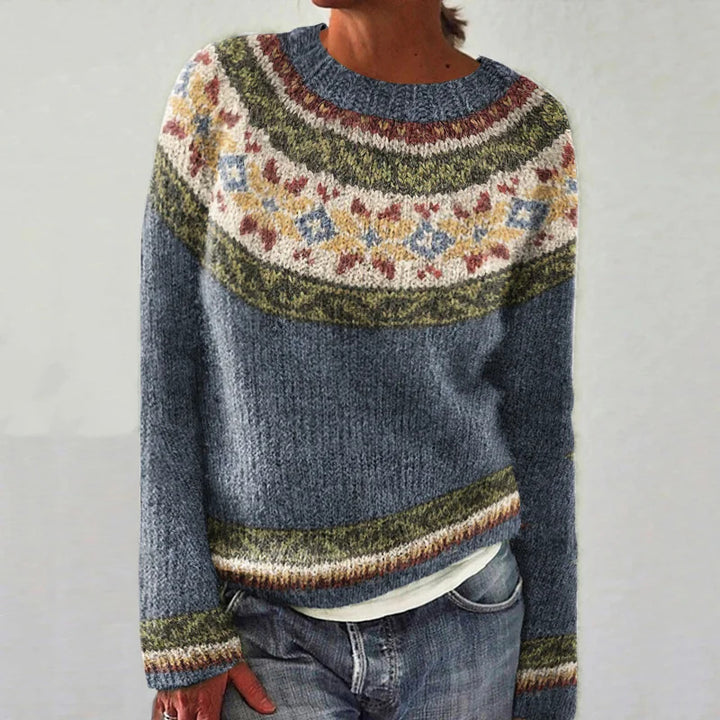 Kvinnors mysig pullover med blommig jacquard och bred passform Mirla-Eva Jonsson