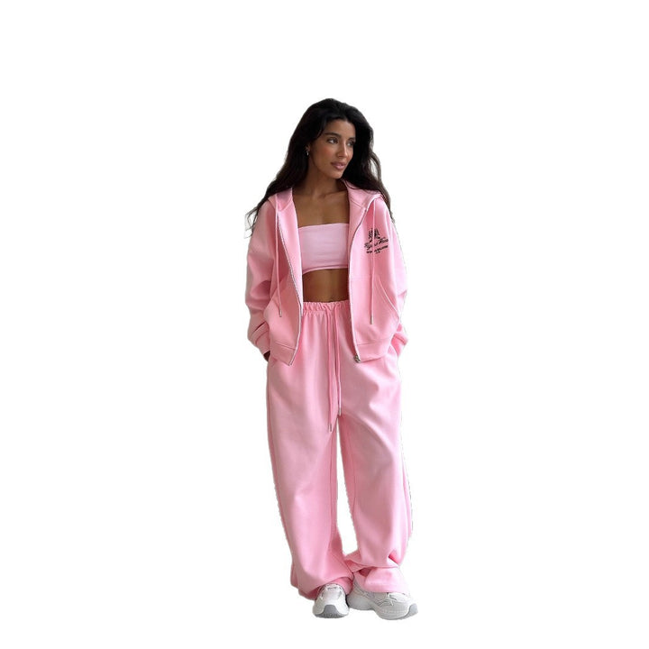 Kvinnors mysiga athleisure-set med kort hoodie och vida sweatpants Mirla-Eva Jonsson