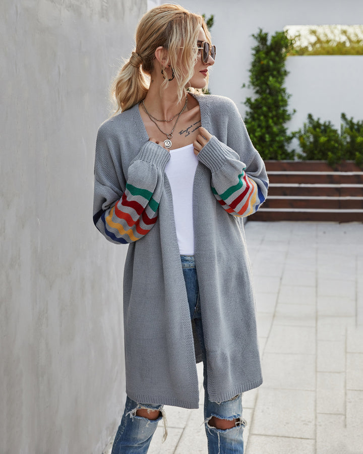Kvinnors mysiga cardigan med färgade ärmar Mirla-Eva Jonsson