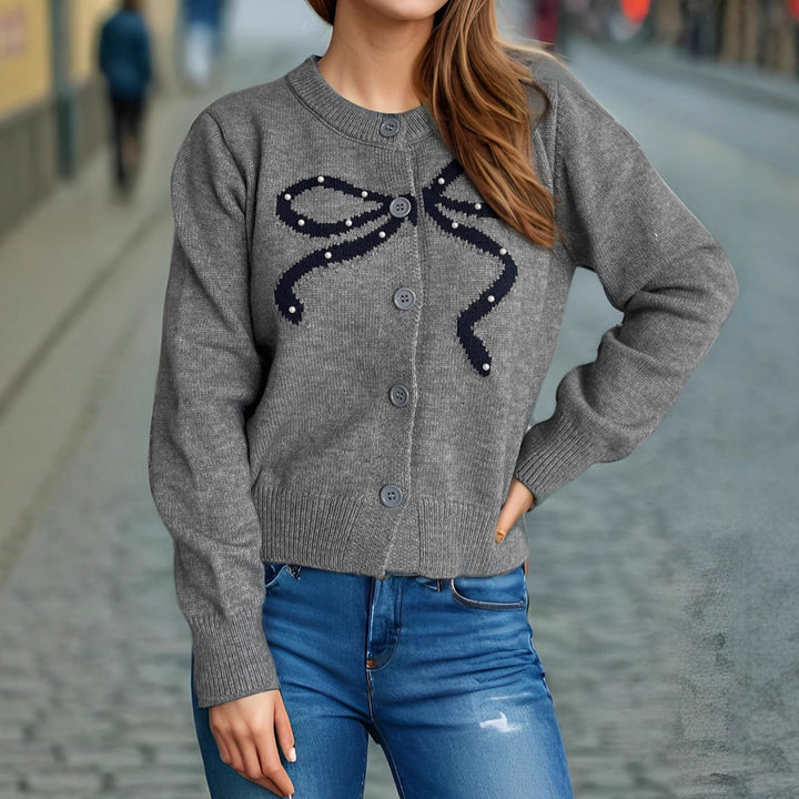 Kvinnors mysiga cardigan med rosettmotiv Mirla-Eva Jonsson