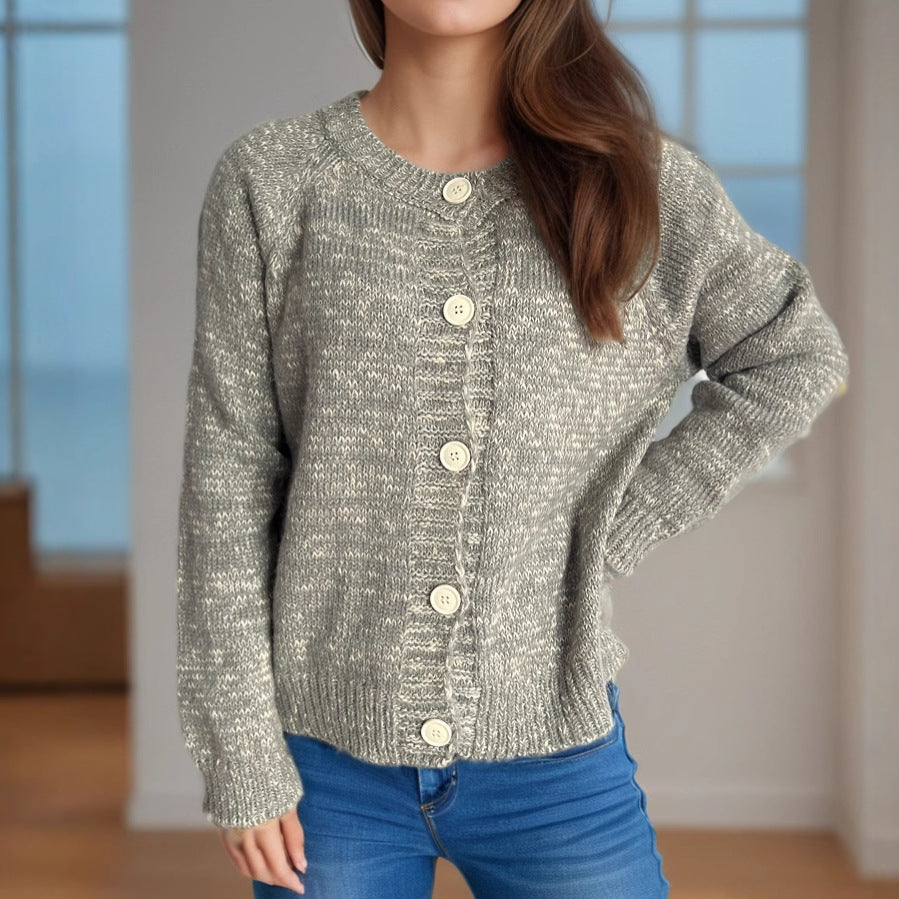 Kvinnors mysiga cardigan med stora knappar och fin textur Mirla-Eva Jonsson