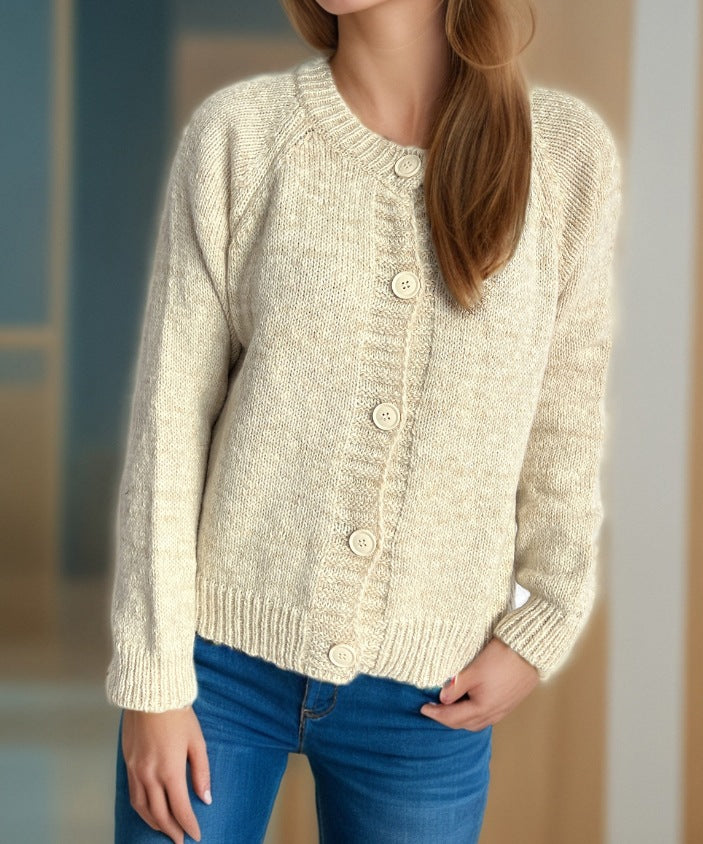 Kvinnors mysiga cardigan med stora knappar och fin textur Mirla-Eva Jonsson