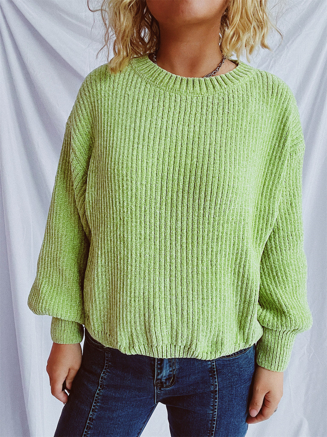 Kvinnors mysiga chunky stickad tröja med vida ärmar och texturerad design Mirla-Eva Jonsson