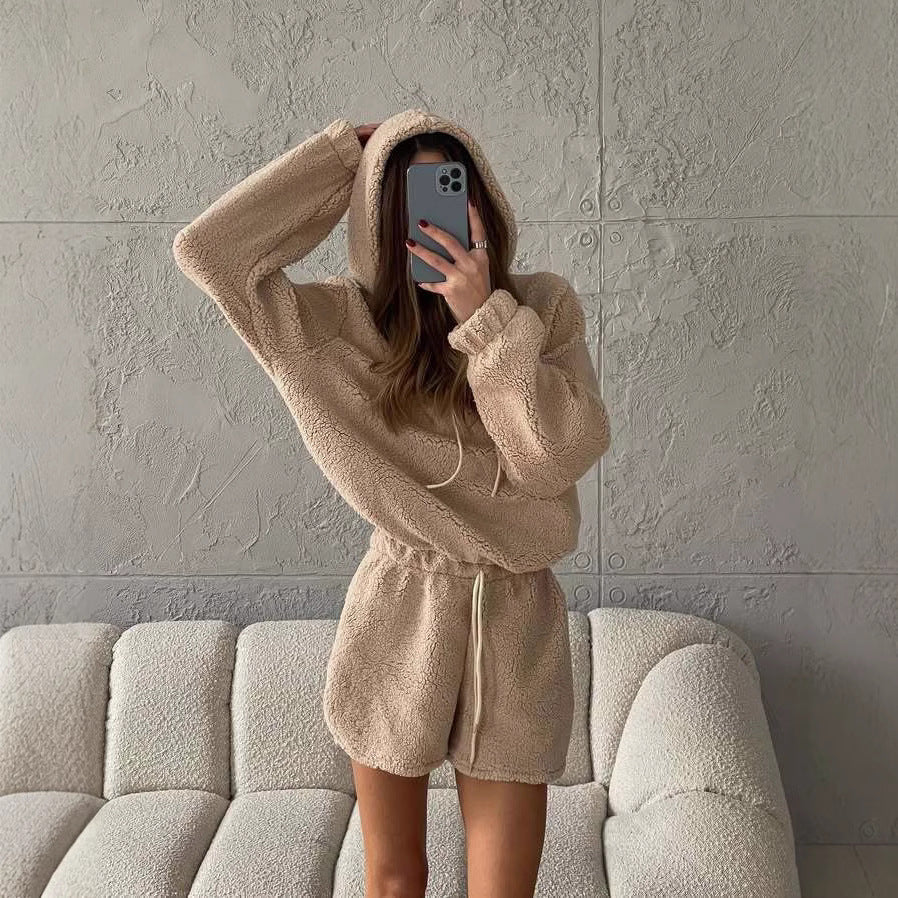Kvinnors mysiga fleece hoodie och shorts set Mirla-Eva Jonsson