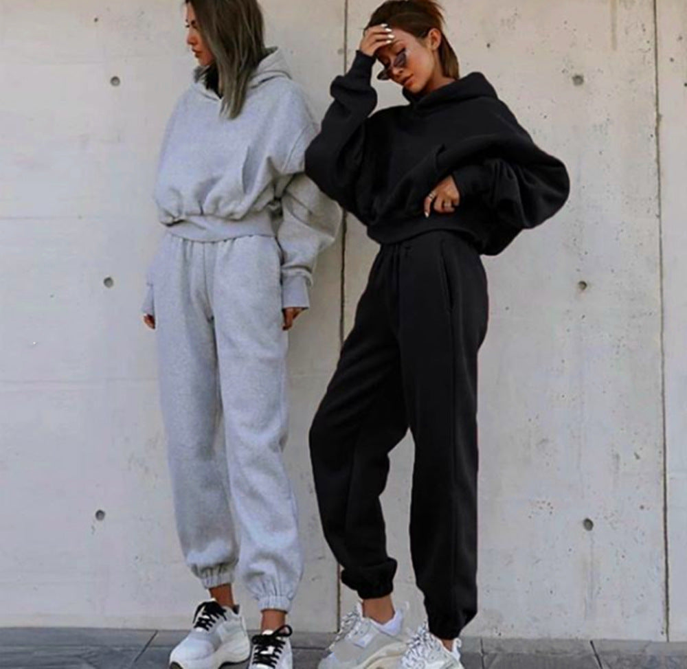 Kvinnors mysiga fleece jumpsuit med oversized huva och elastiskt midjeband Mirla-Eva Jonsson