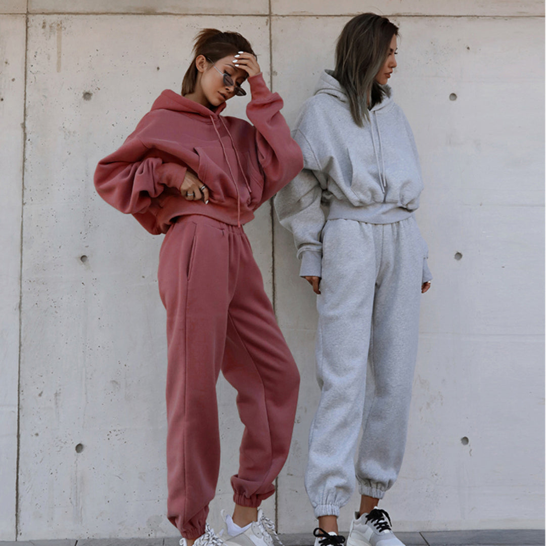 Kvinnors mysiga fleece jumpsuit med oversized huva och elastiskt midjeband Mirla-Eva Jonsson