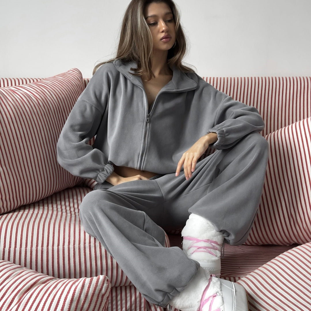 Kvinnors mysiga fleece träningsdräktsset med hög krage och elastiska manschetter Mirla-Eva Jonsson