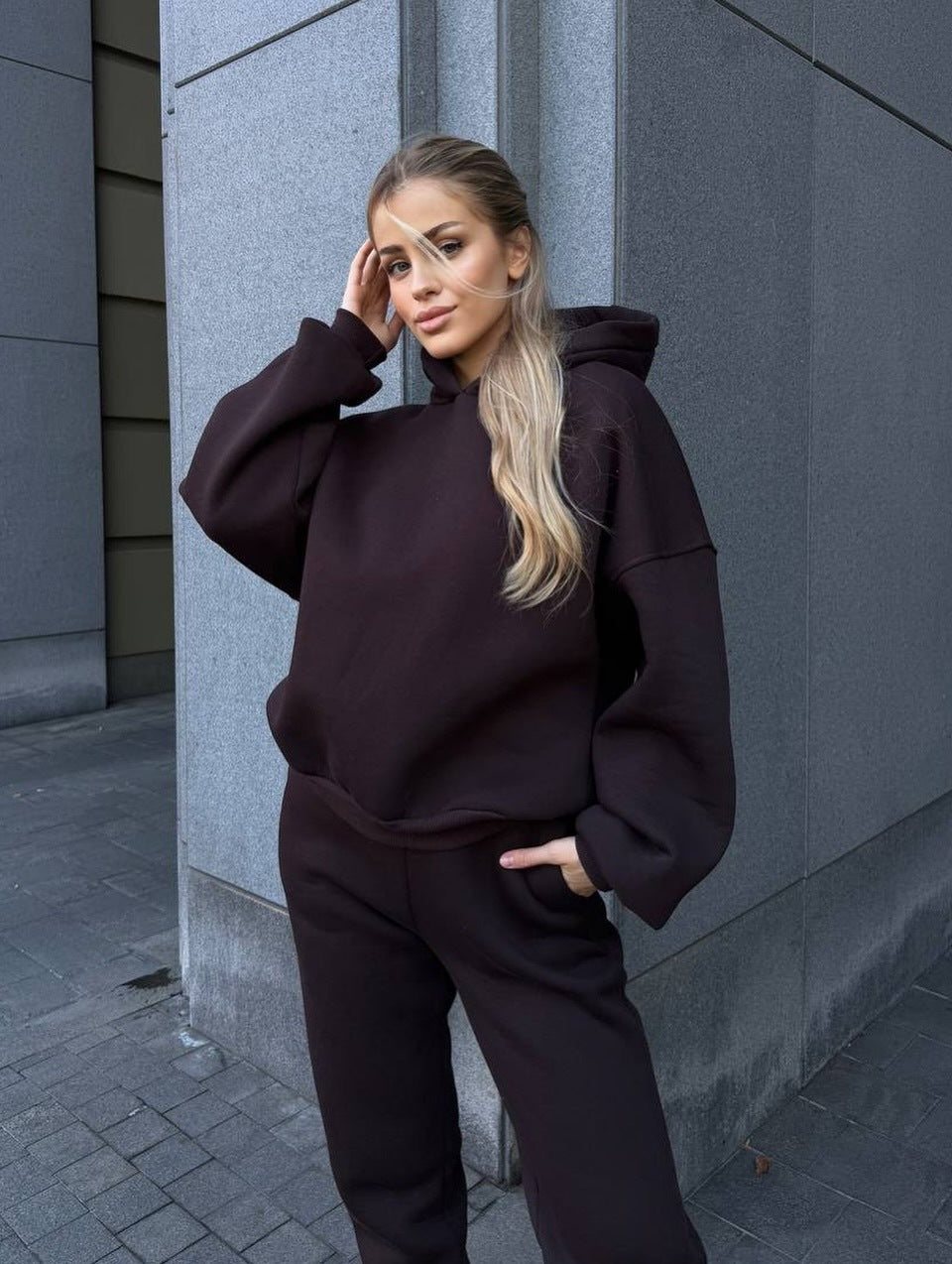 Kvinnors mysiga fritidsloungewear-set med huva och lös passform Mirla-Eva Jonsson