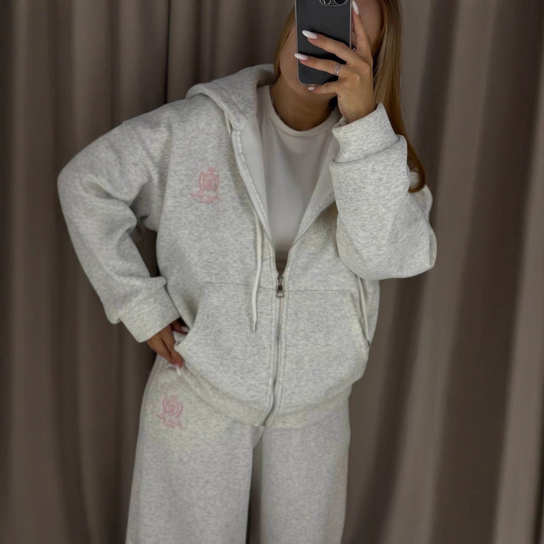 Kvinnors mysiga hoodie med fin textur och elegant logotyp Mirla-Eva Jonsson