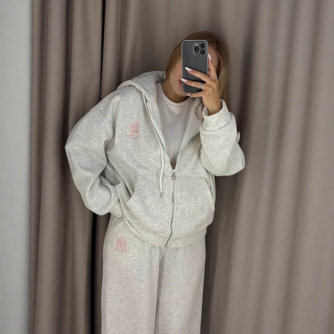 Kvinnors mysiga hoodie med fin textur och elegant logotyp Mirla-Eva Jonsson