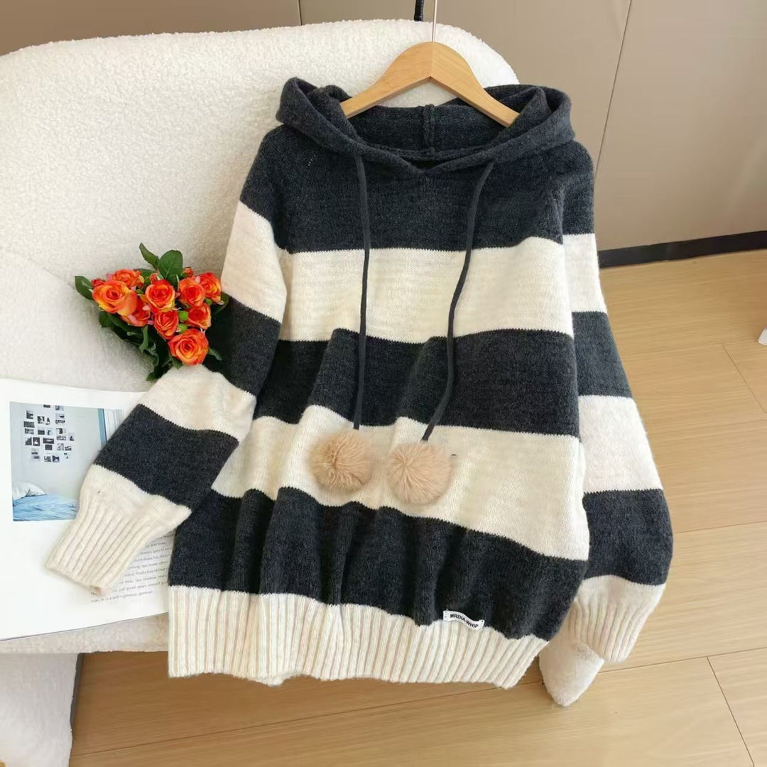 Kvinnors mysiga hoodie med randig design och trendig pom pom.-Eva Jonsson