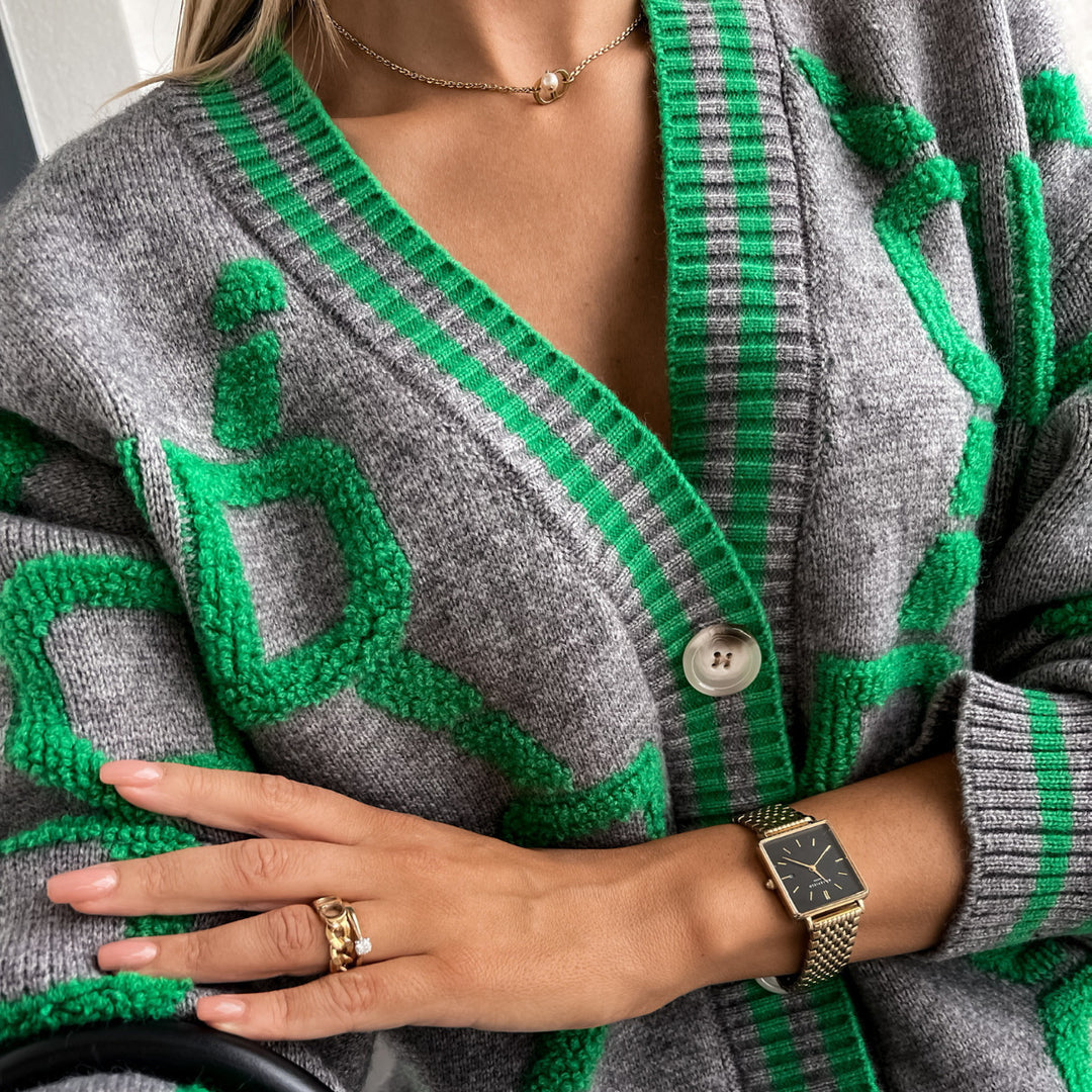 Kvinnors mysiga kofta med modern design Mirla-Eva Jonsson