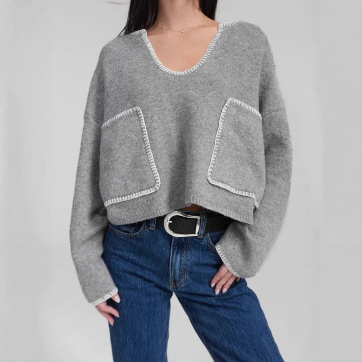 Kvinnors mysiga korta tröja med asymmetrisk design och praktiska fickor Mirla-Eva Jonsson