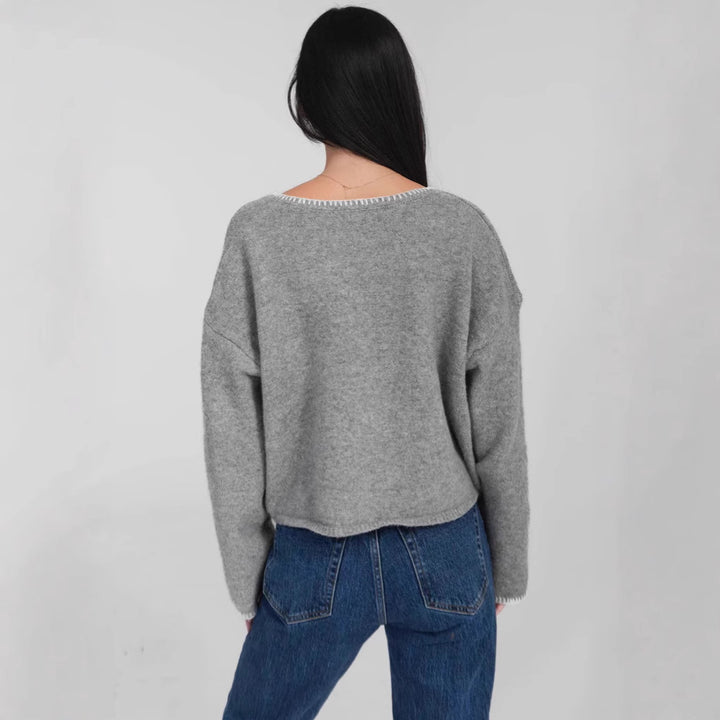 Kvinnors mysiga korta tröja med asymmetrisk design och praktiska fickor Mirla-Eva Jonsson