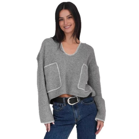 Kvinnors mysiga korta tröja med asymmetrisk design och praktiska fickor Mirla-Eva Jonsson