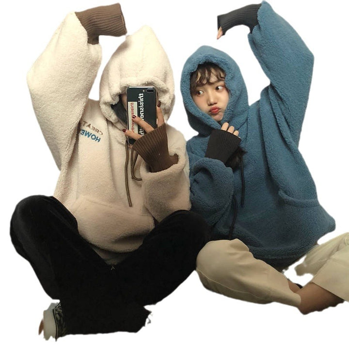 Kvinnors mysiga oversize hoodie med fram kanguroficka och elastiska manschetter Mirla-Eva Jonsson